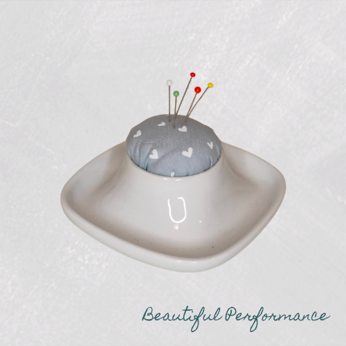 Nuppineulatyyny kupissa