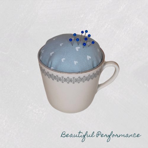 Nuppineulatyyny kupissa