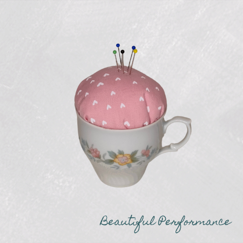 Nuppineulatyyny kupissa